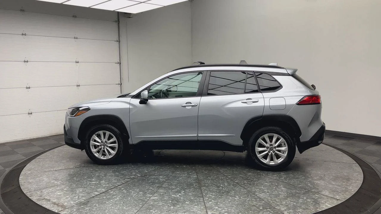 2022 Toyota Corolla Cross LE - Photo 31