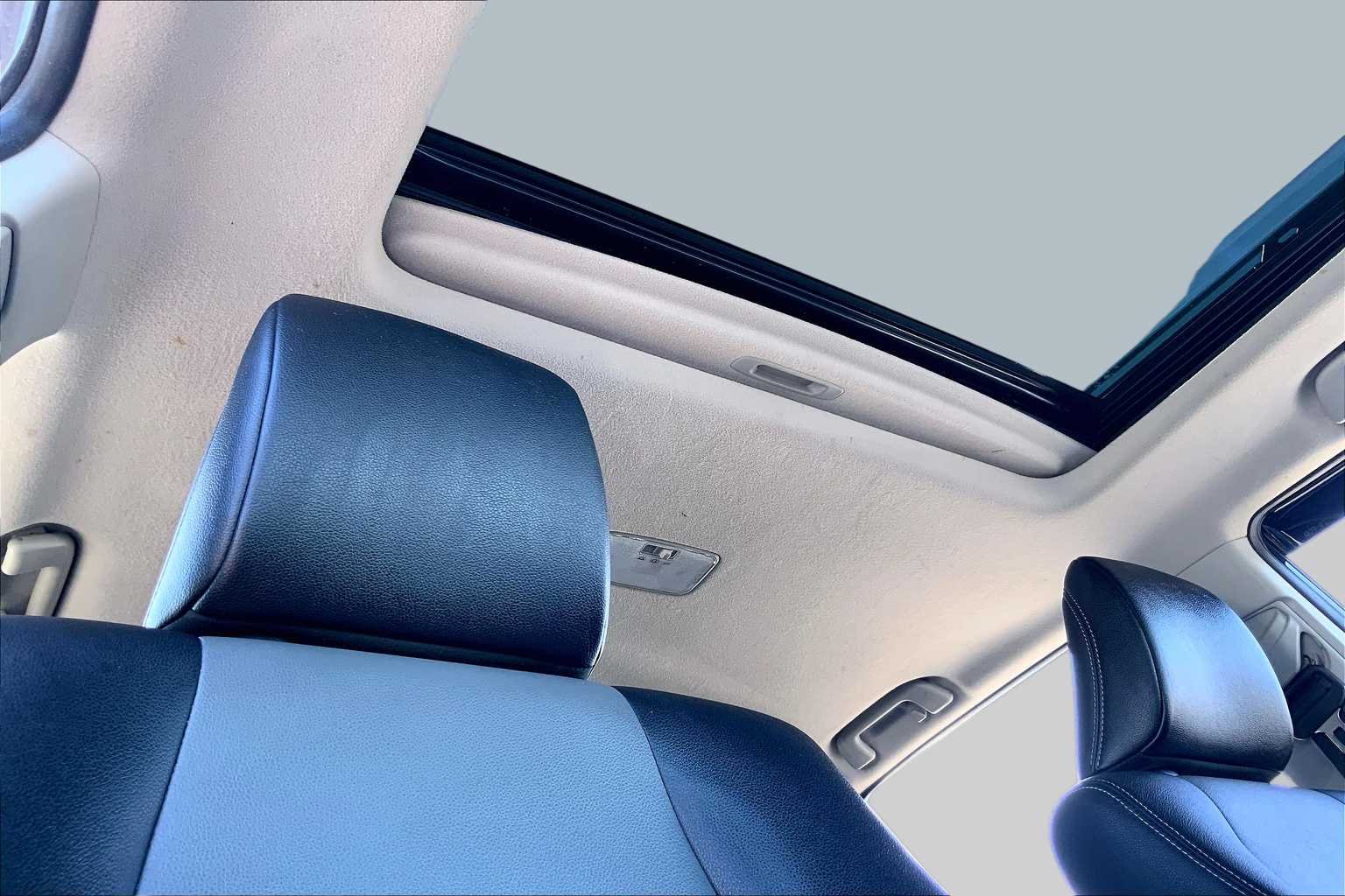 Used 2018 Nautical Blue Metallic Toyota SR5 Premium image 14