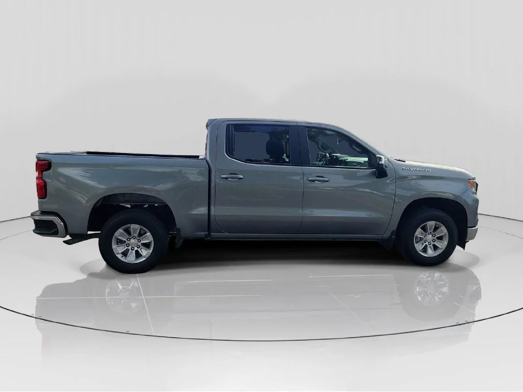 Used 2025 Gray Chevrolet LT image 8
