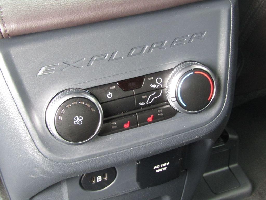 Used 2025 Gray Ford Platinum image 21