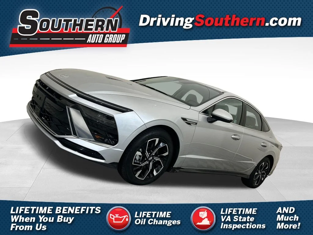 Used 2025 Silver Hyundai SEL image 1