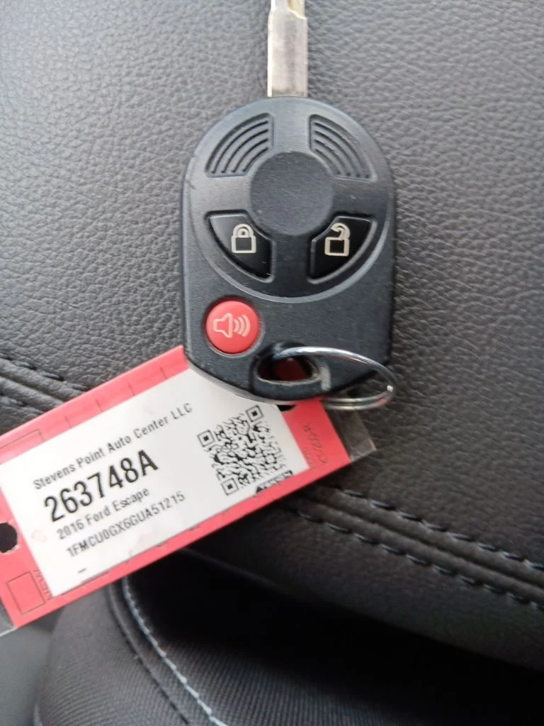 Used 2016 Magnetic Ford SE image 26