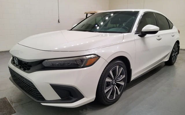 Used 2023 Silver Honda EX-L image 2