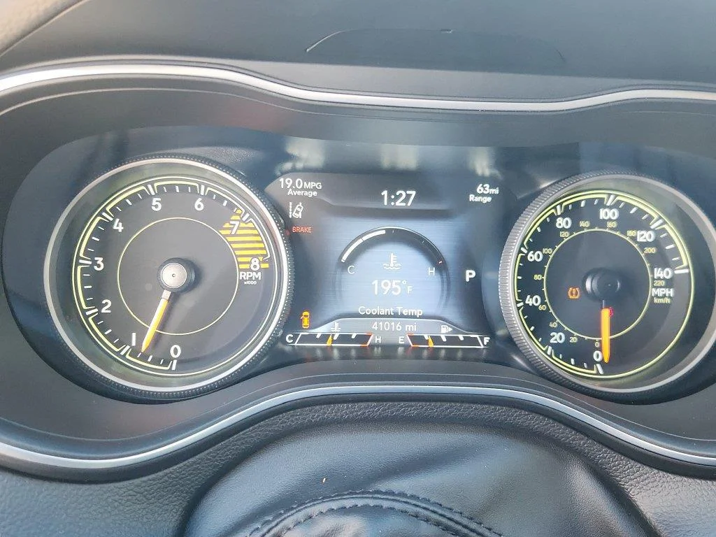Used 2022 Sting-Gray Clearcoat Jeep Latitude Lux image 19