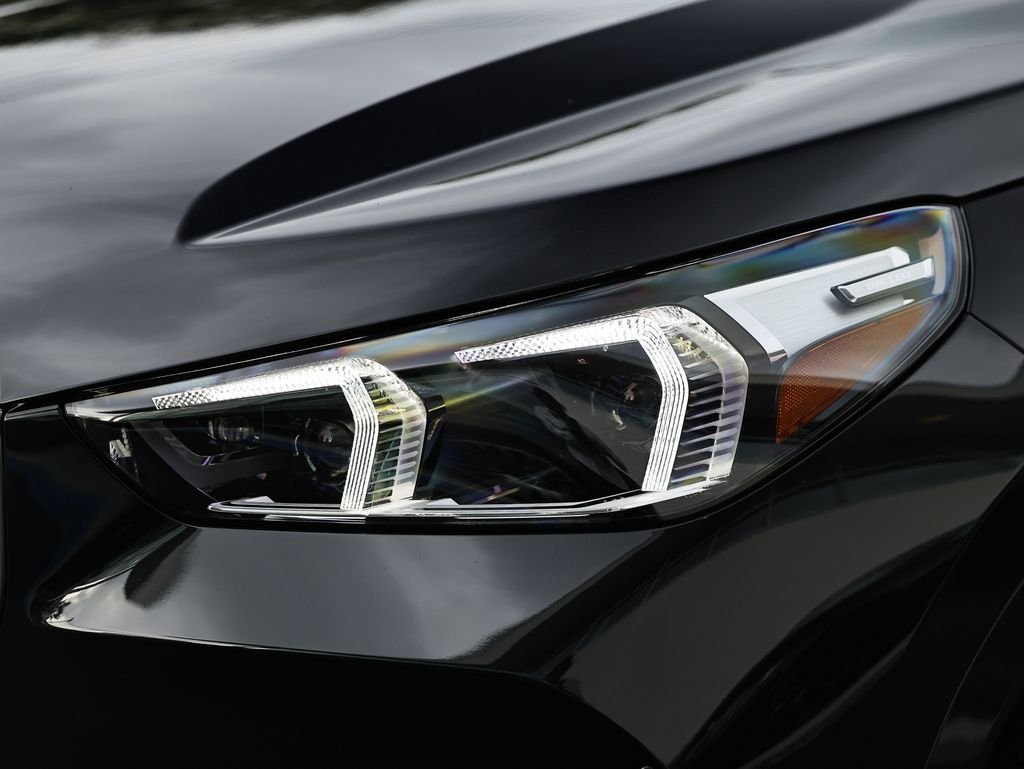 New 2026 Black Sapphire Metallic BMW xDrive28i image 11