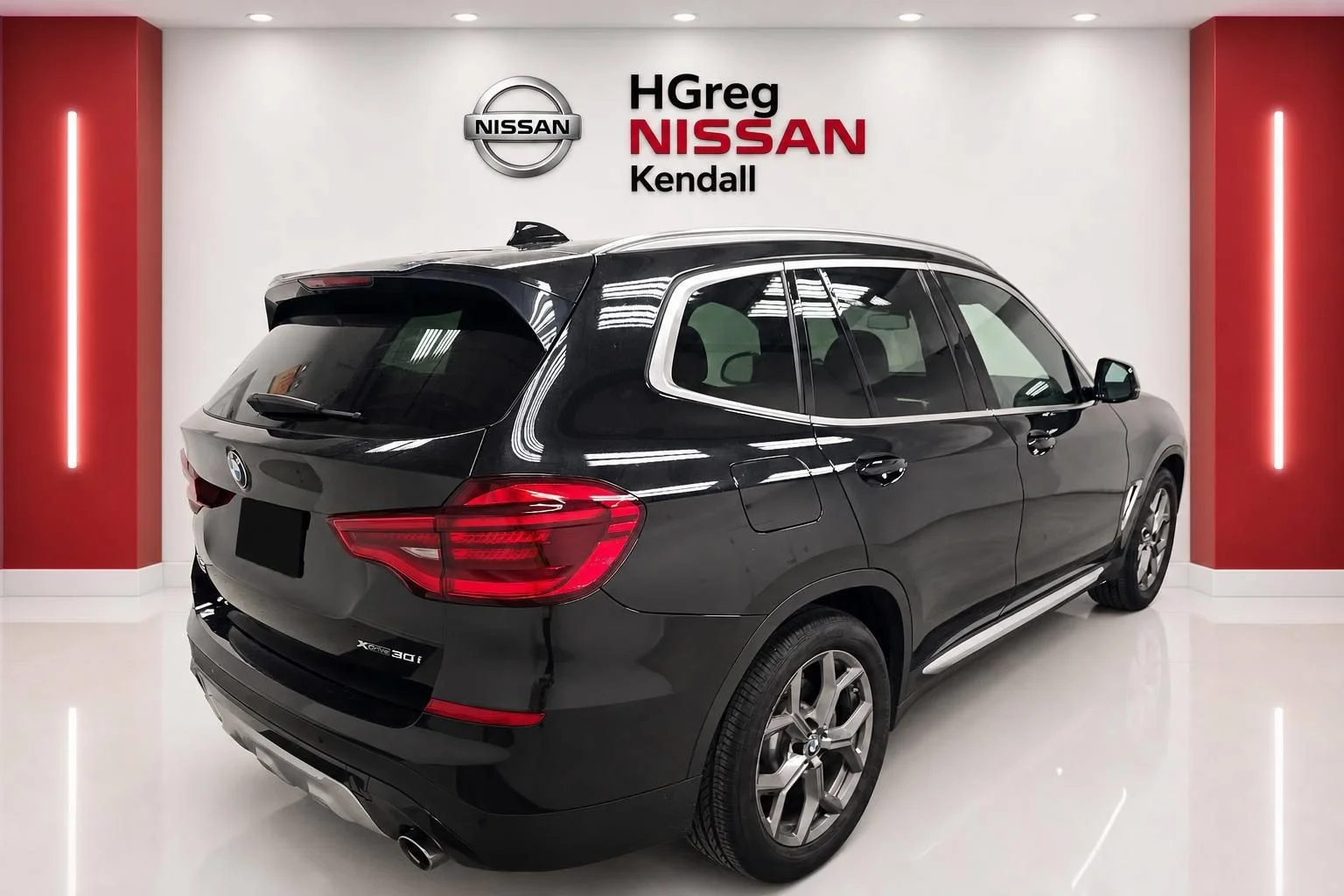 Used 2021 Black BMW xDrive30i image 4