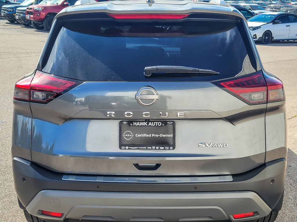 Used 2023 Gun Metallic Nissan SV image 5