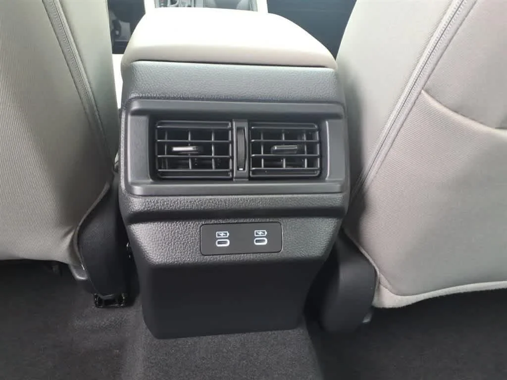New 2026 Platinum White Pearl Honda SE image 10