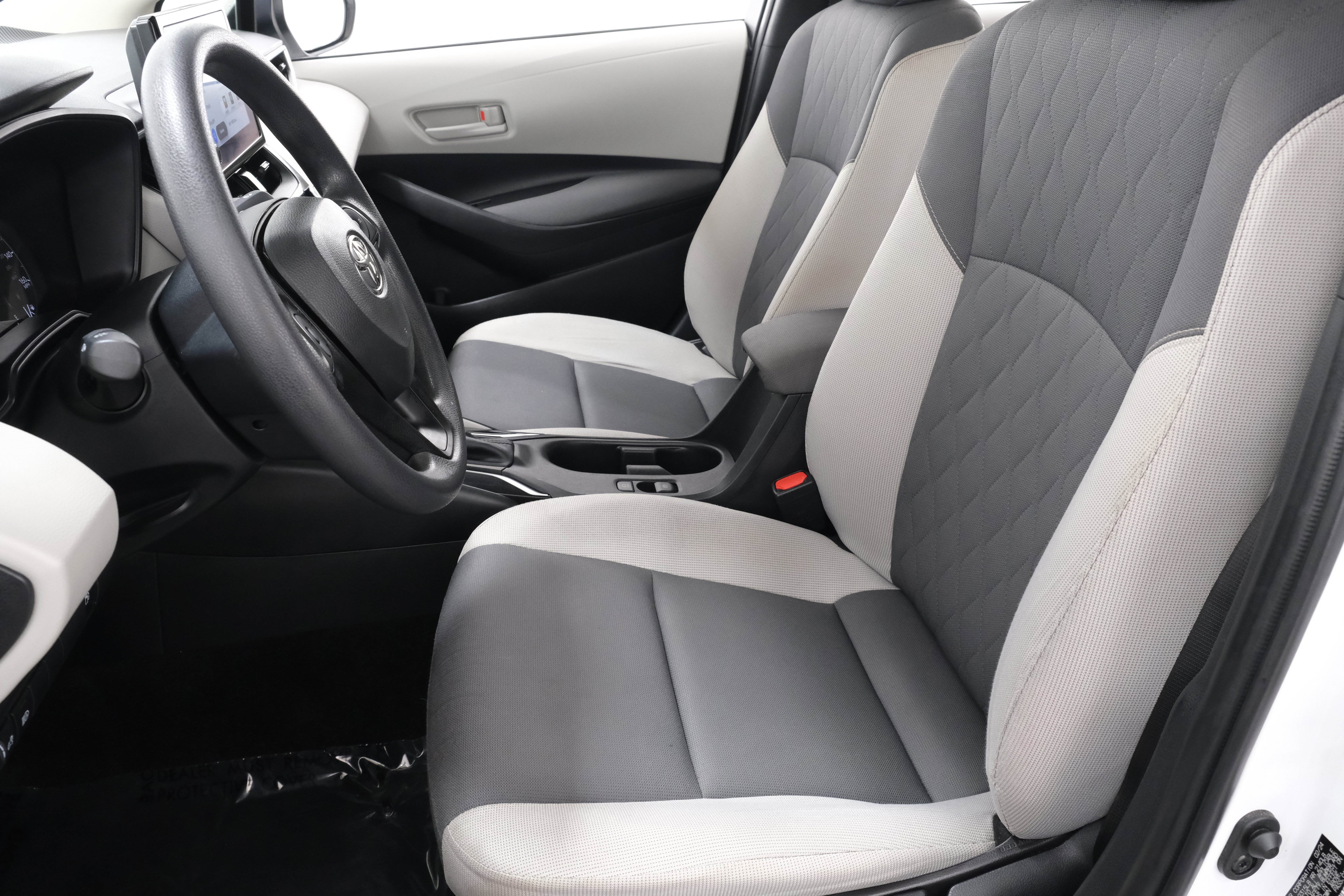 2024 Toyota Corolla LE - Photo 31