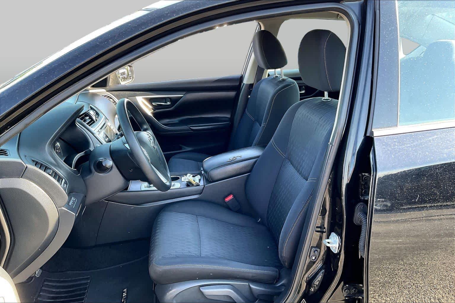 Used 2018 Super Black Nissan 2.5 S image 8
