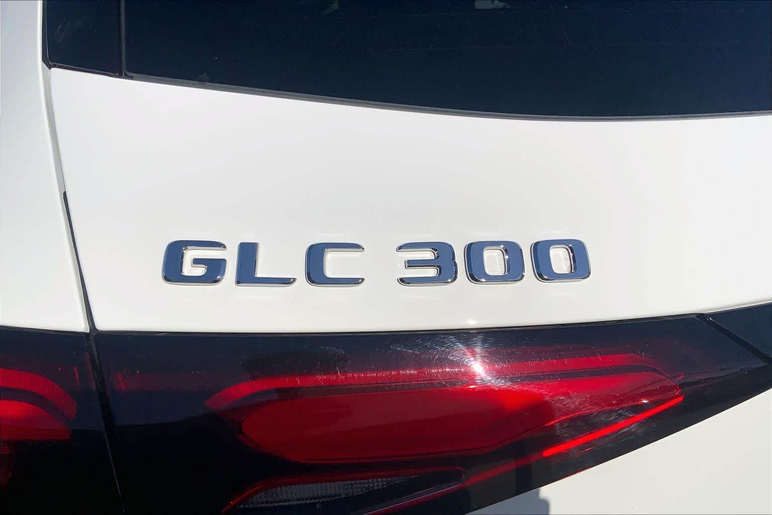Certified Used 2026 Polar White Mercedes-Benz GLC 300 image 32