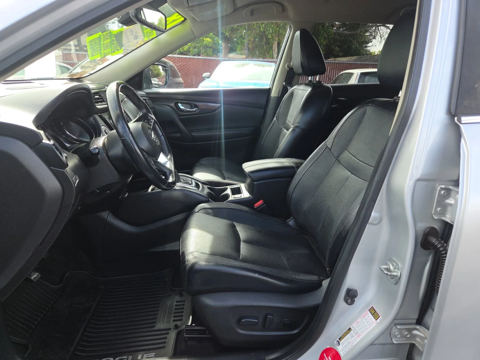 Certified Used 2018 Brilliant Silver Nissan SL image 15