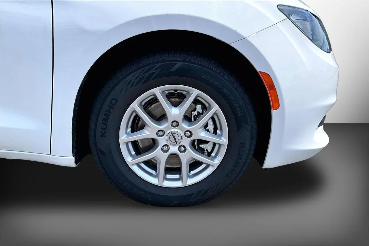Certified Used 2023 White Chrysler LX image 32