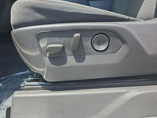 Used 2024 White Chevrolet LT image 30