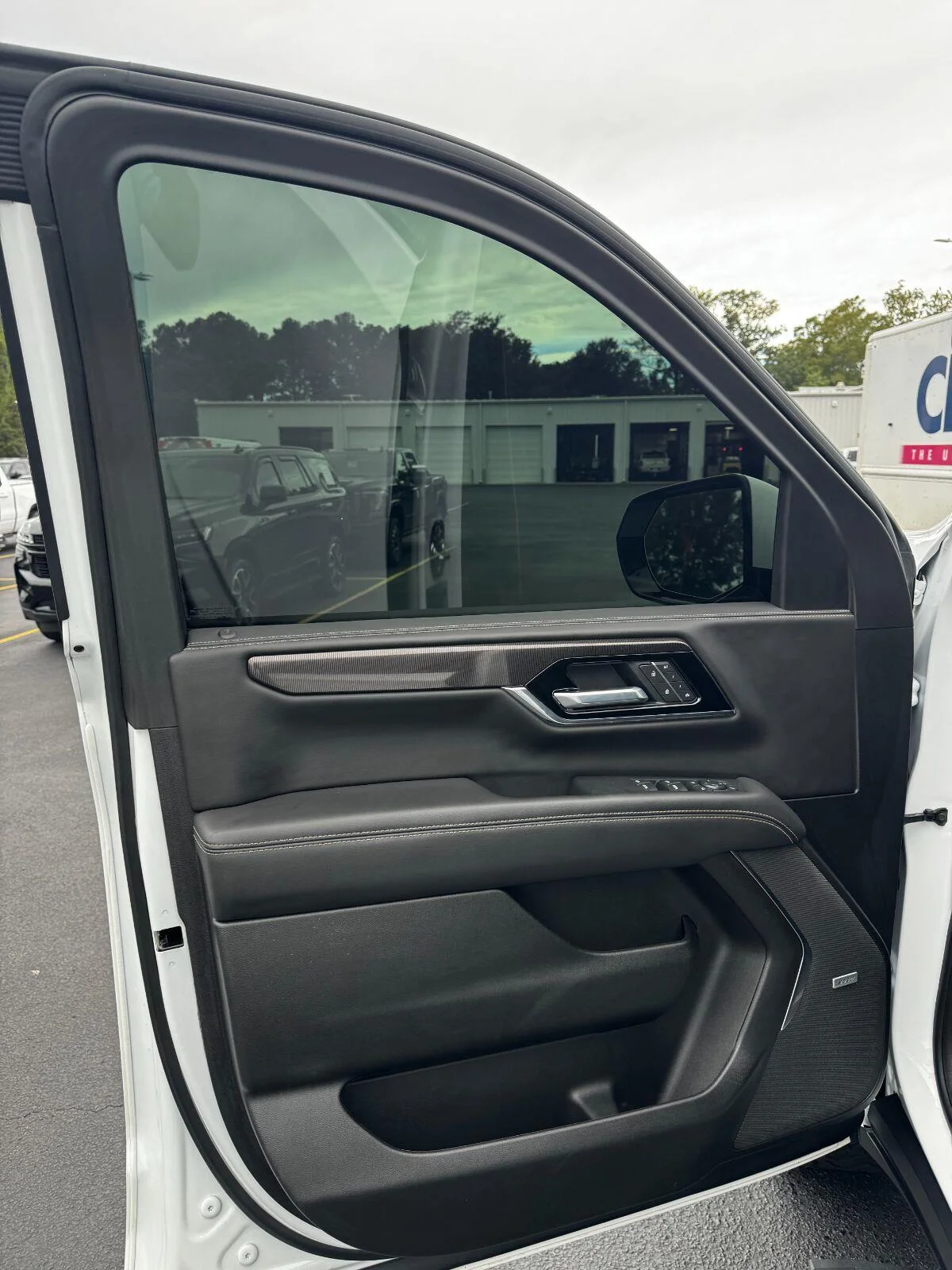 Used 2025 Summit White GMC Elevation image 20