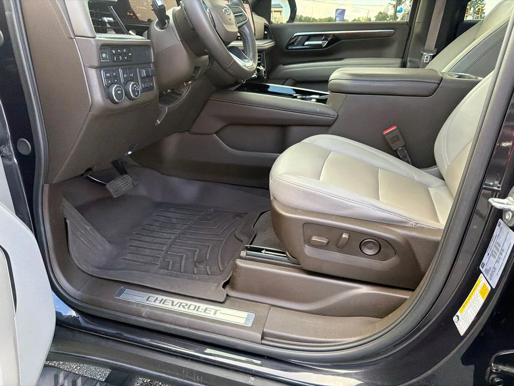 Used 2025 Gray Chevrolet Z71 image 9