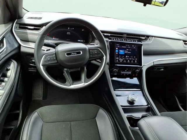 Used 2025 Black Jeep Altitude image 18