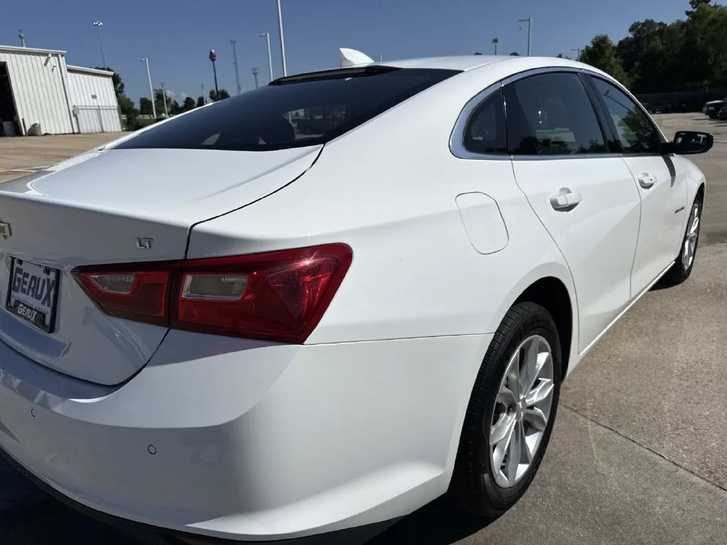 Used 2025 White Chevrolet LT image 21