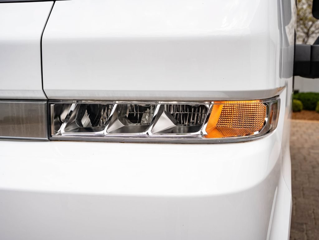 Used 2025 Oyster White Chevrolet 400 image 14