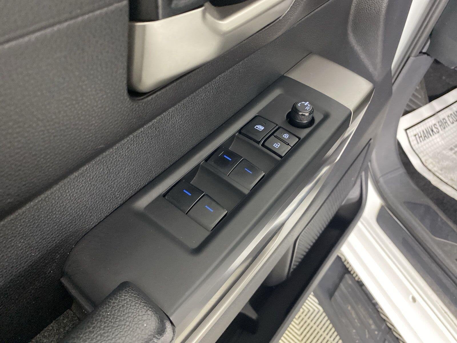 Used 2022 White Toyota SR5 image 19