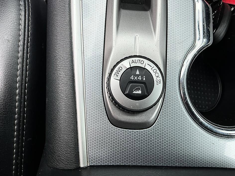 Used 2020 Magnetic Black Pearl Nissan SL image 21