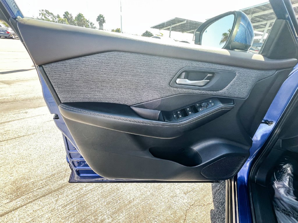 Used 2022 Caspian Blue Metallic Nissan SV image 19