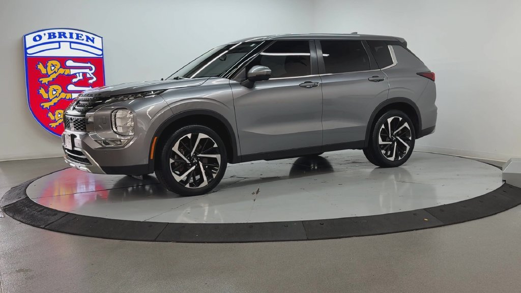 Used 2022 Gray Mitsubishi SE image 8