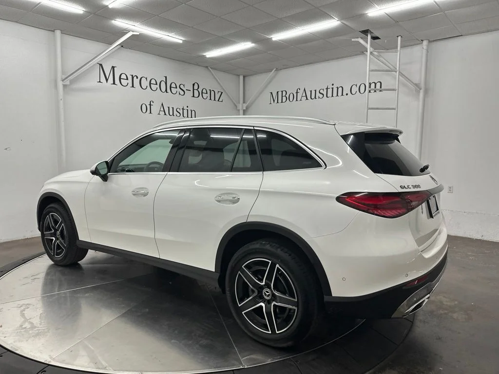 New 2027 White Mercedes-Benz GLC 300 image 5