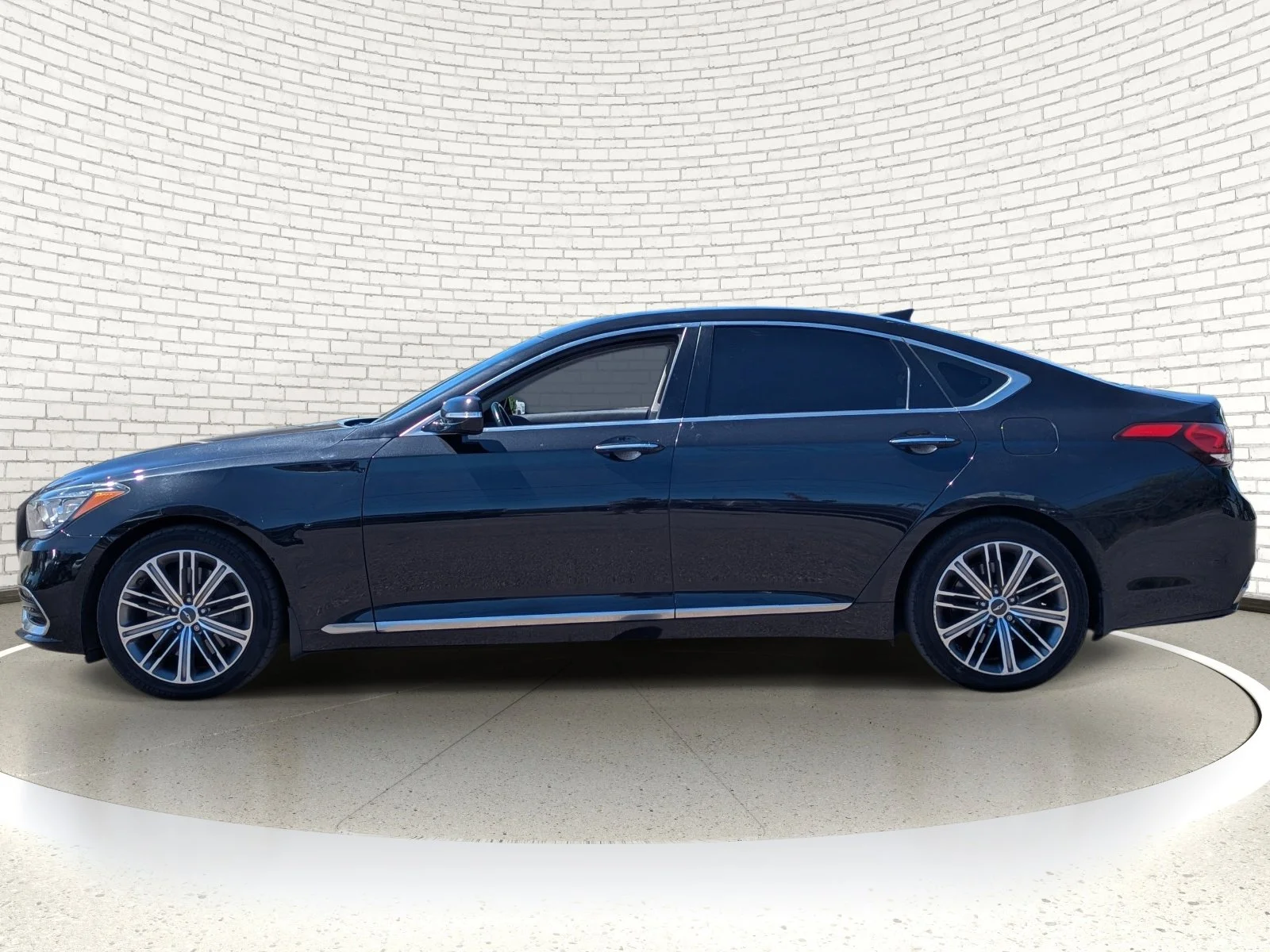 Used 2018 Victoria Black Genesis 3.8L image 6
