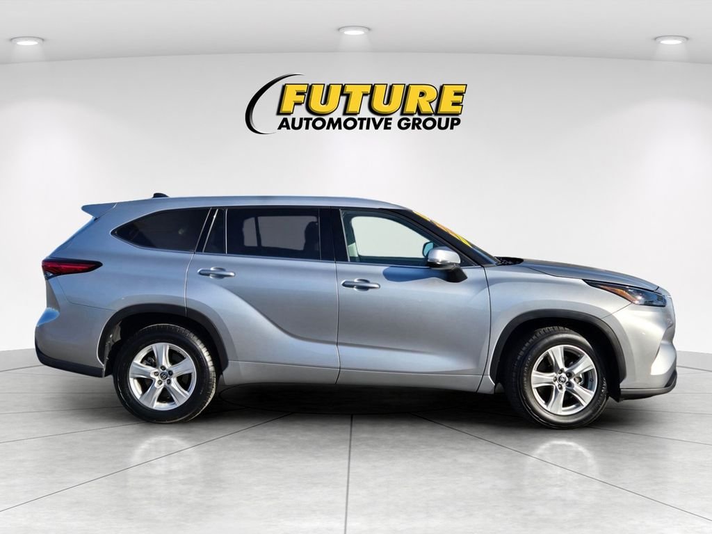 Used 2022 Silver Toyota L image 3
