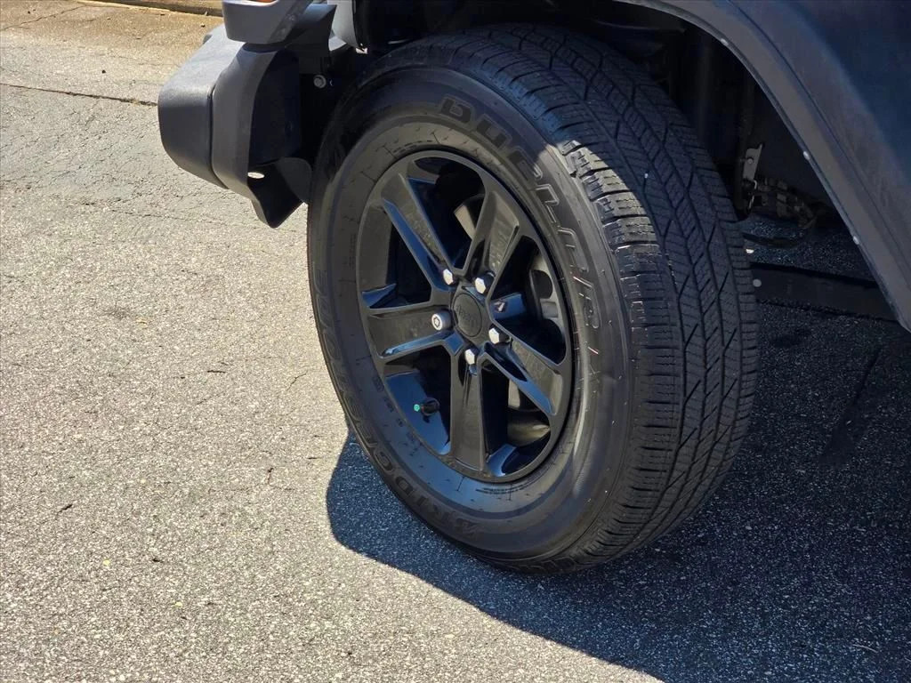 Used 2023 Silver Jeep Sport image 25