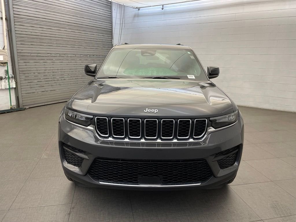 New 2026 Baltic Gray Metallic Clear-Coat Exterior Paint Jeep Laredo X image 6