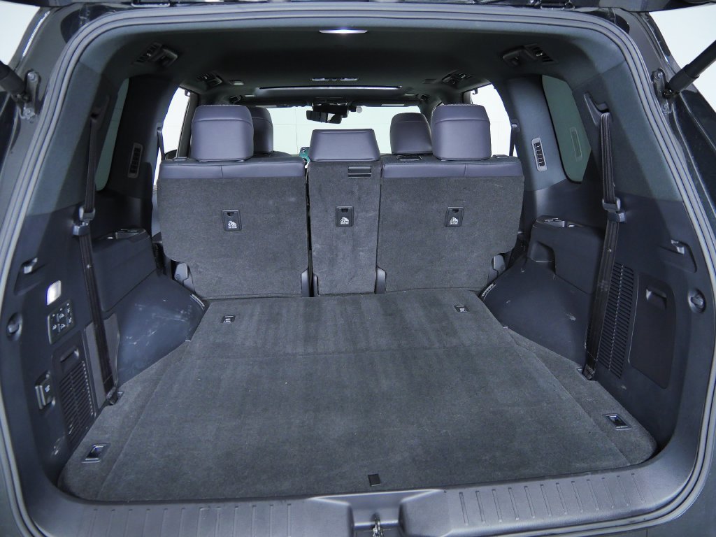 Used 2025 Black Lexus 600 Luxury image 25