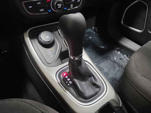 Used 2020 Diamond Black Crystal Pearlcoat Jeep Sport image 23
