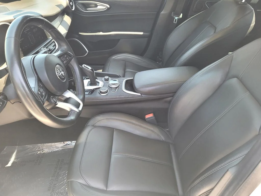 Used 2021 White Alfa Romeo  image 15