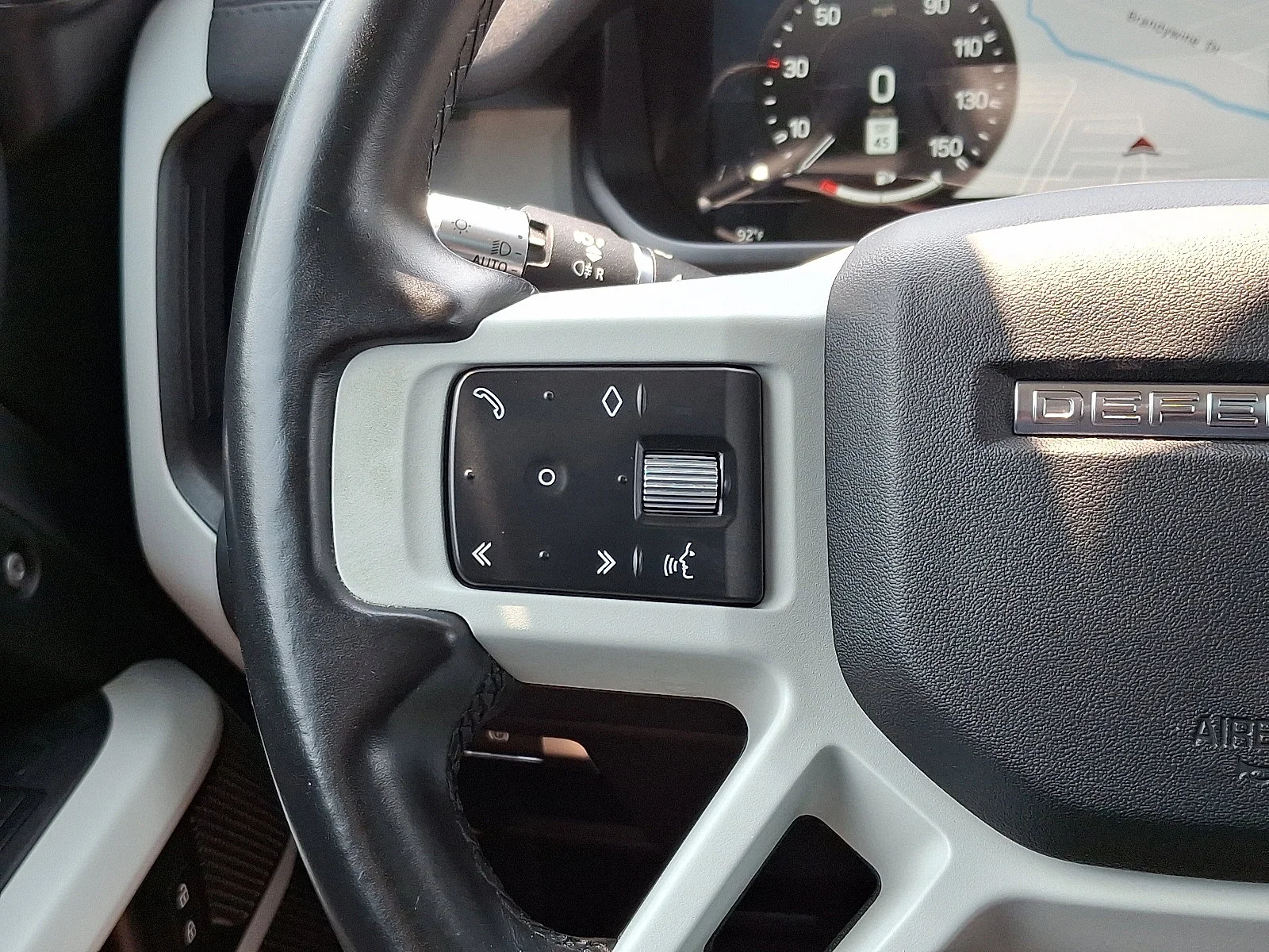 Used 2022 Eiger Grey Metallic   1Df Land Rover SE image 37