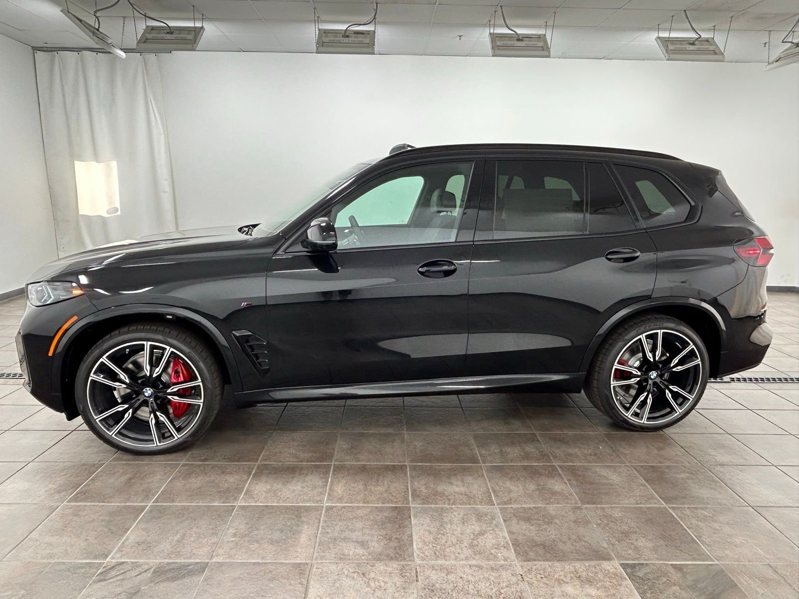 New 2026 Black Sapphire Metallic BMW M60i image 2