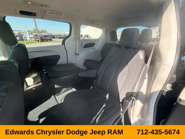 Used 2023 Black Chrysler LX image 19