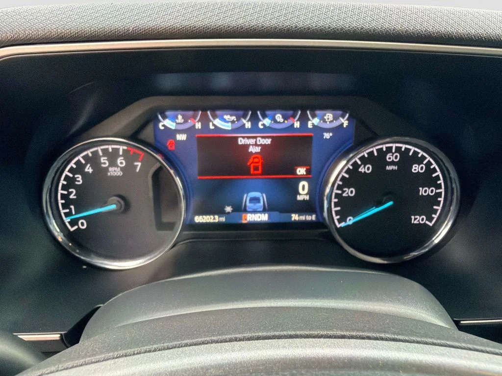 Used 2023 Silver Ford XLT image 29