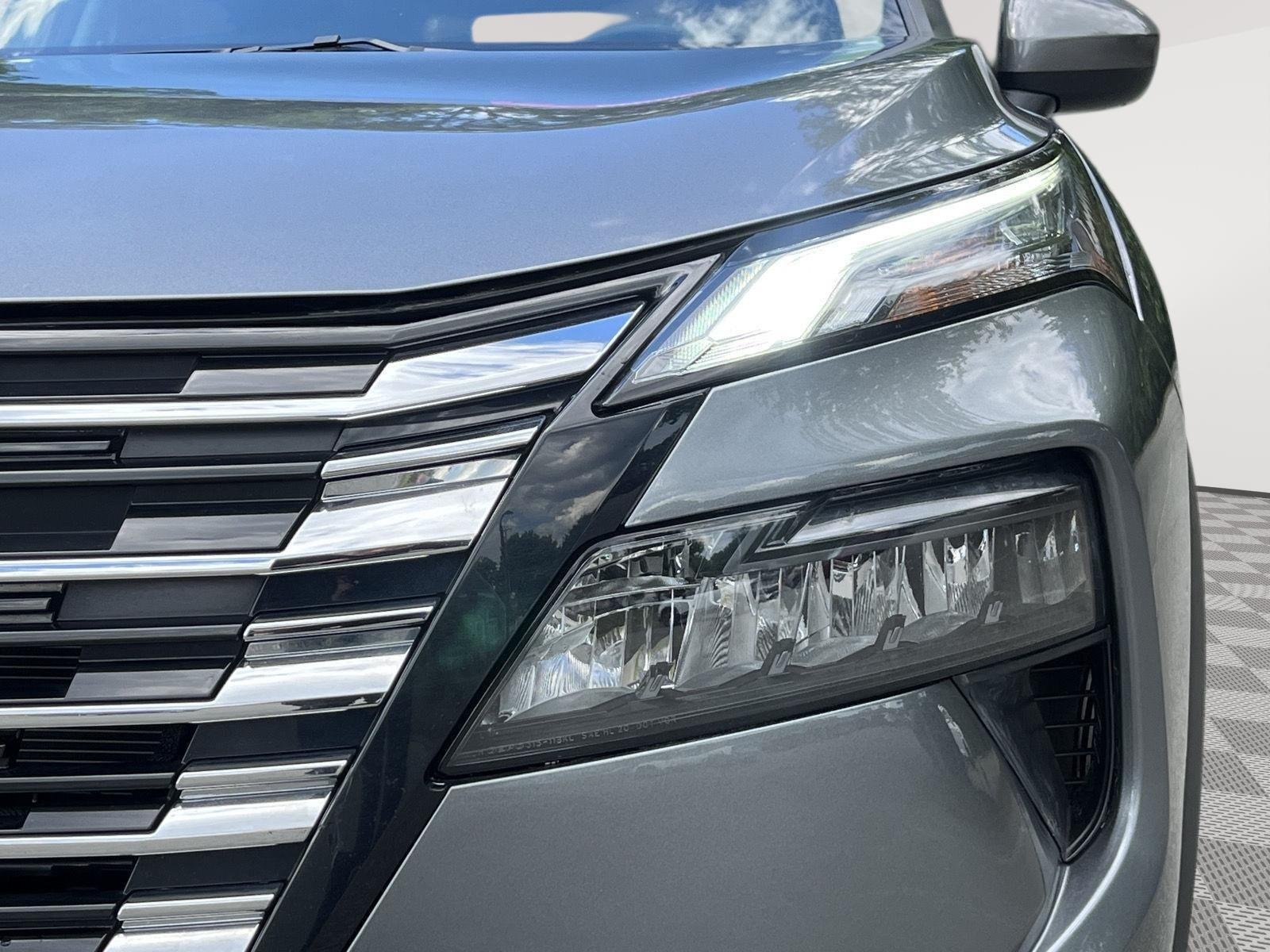 Used 2025 Gun Metallic Nissan SV image 10