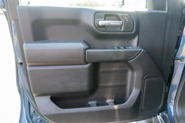 Used 2019 Blue Chevrolet Custom image 16