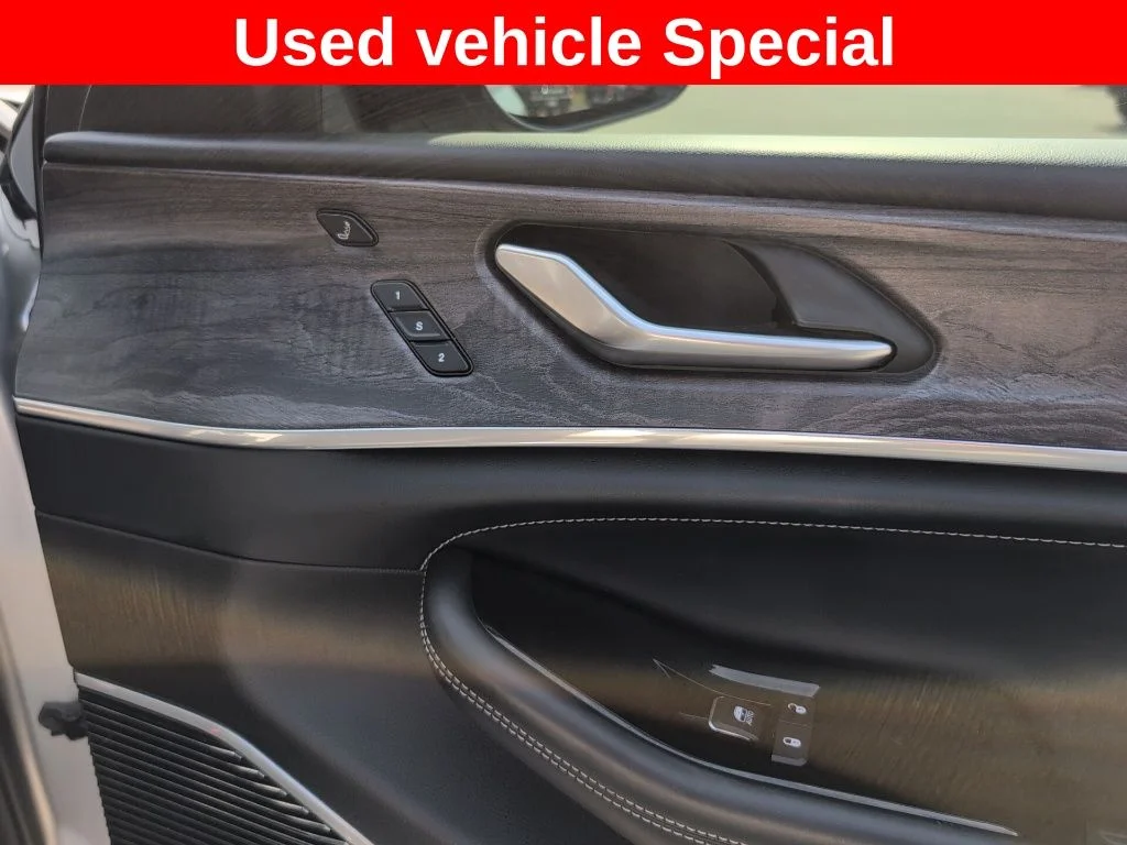 Used 2022 Silver Jeep Overland image 32