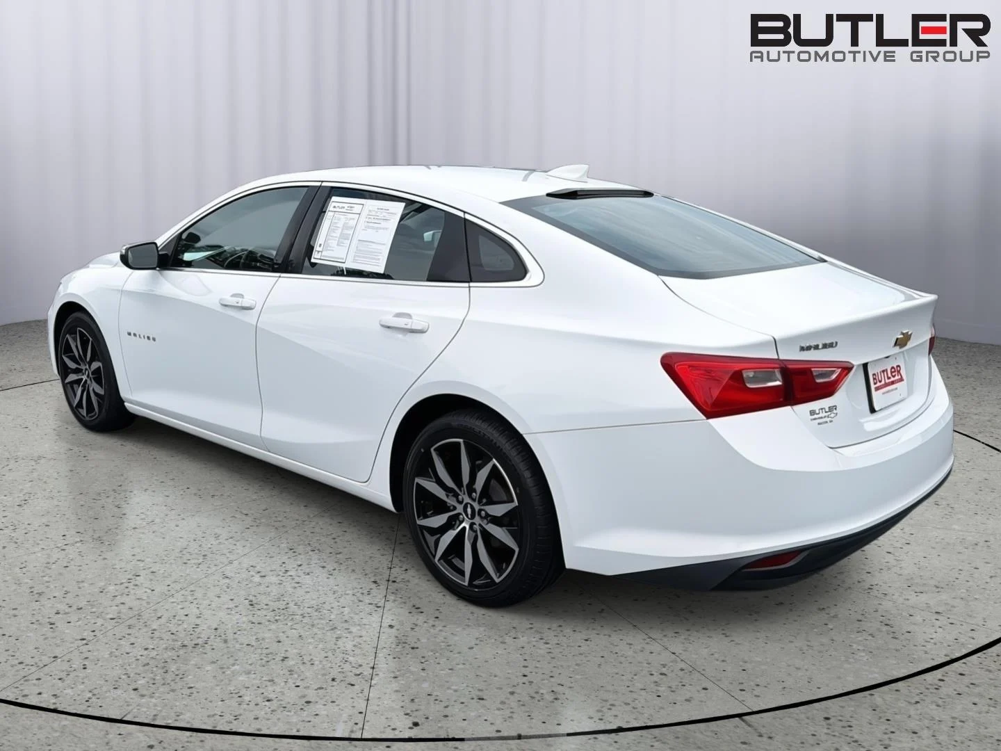 Used 2018 Summit White Chevrolet LT image 4