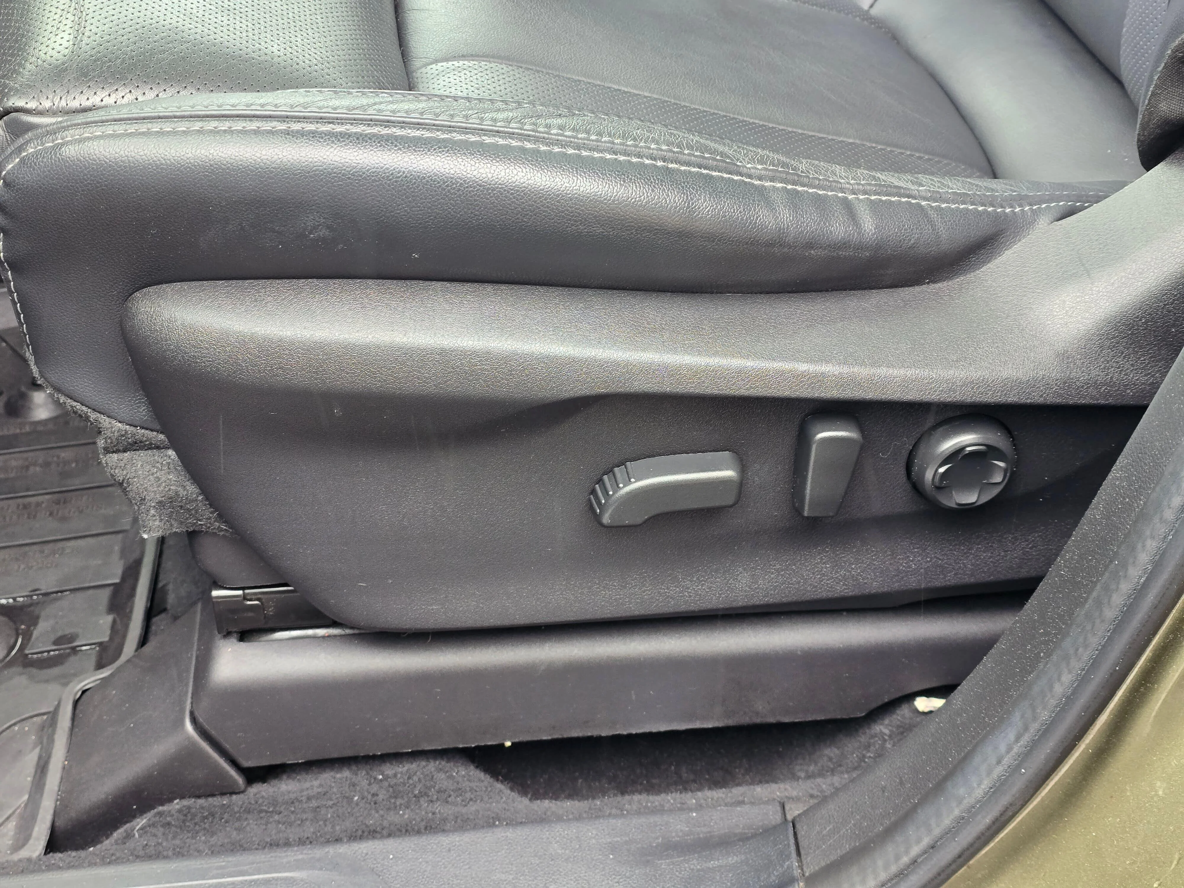 Used 2023 Green Metallic Subaru Limited image 14