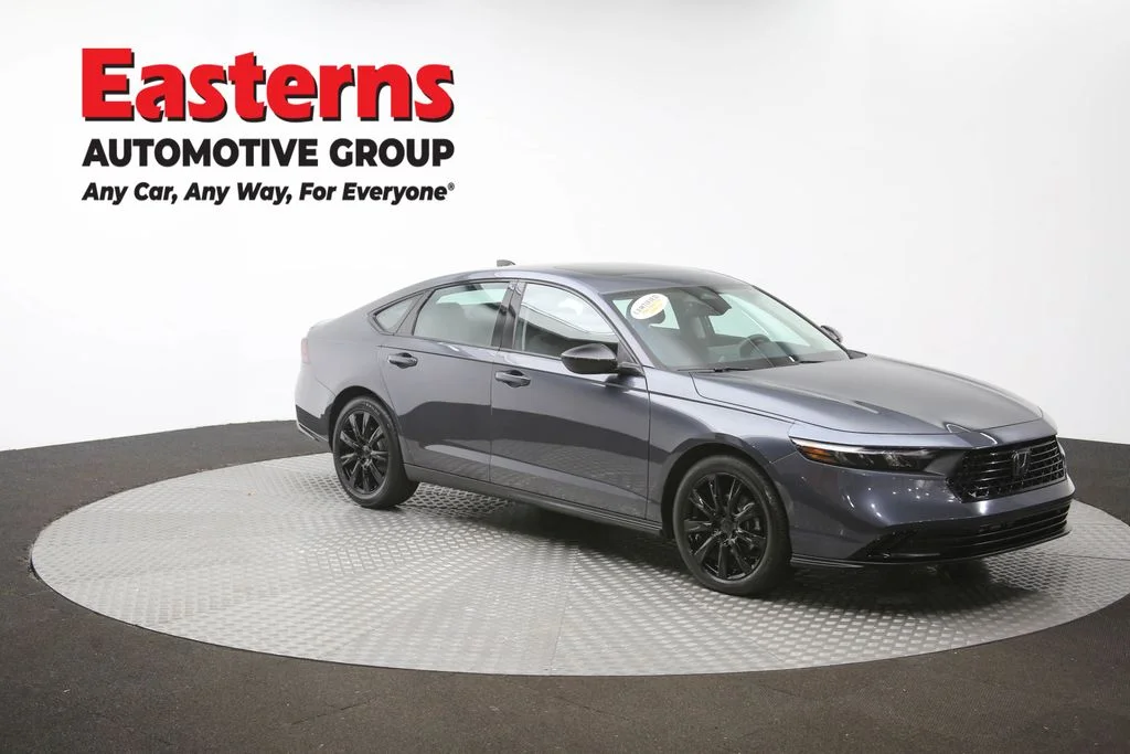 Used 2025 Gray Honda SE image 49