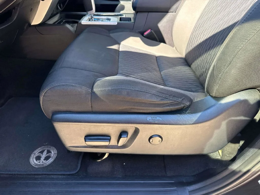 Used 2015 Gray Toyota SR5 image 33