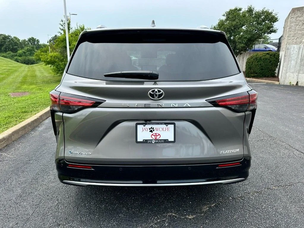 Used 2026  Toyota Platinum image 4