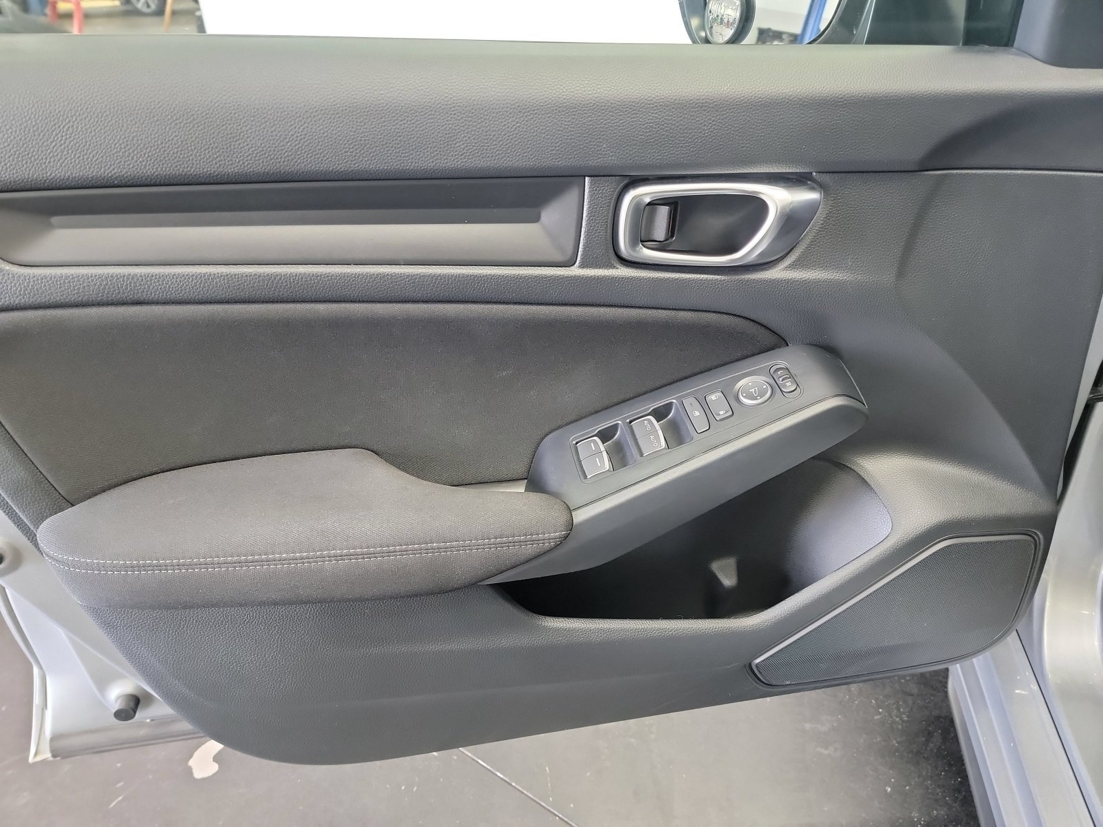 Certified Used 2025 Solar Silver Metallic Honda Sport image 8