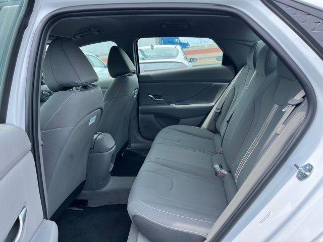 2025 Hyundai Elantra SEL - Photo 18