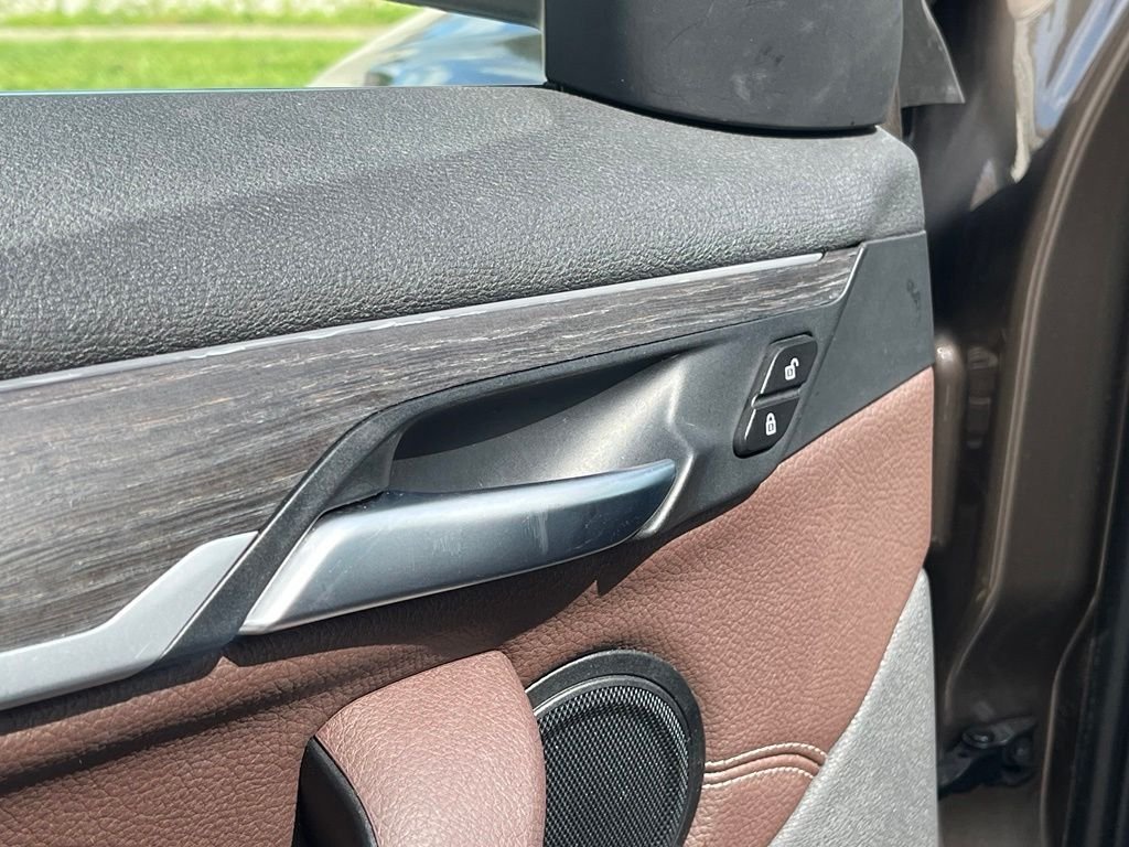 Used 2020 Beige BMW xDrive28i image 21